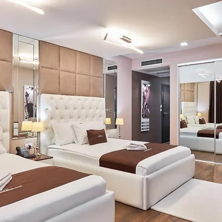 Mirror Hotel 4*