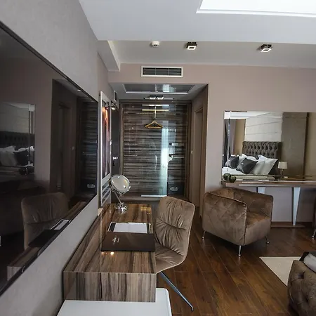 Mirror Hotel